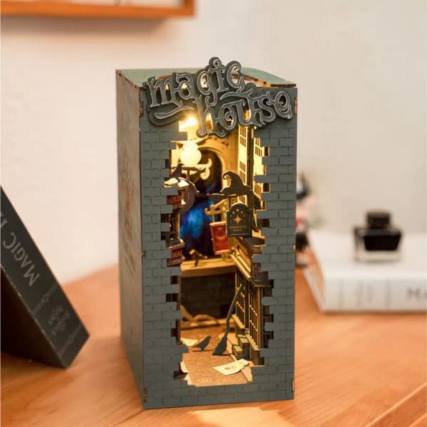 L'Allée des Enchanteurs - La Maquette en Bois®