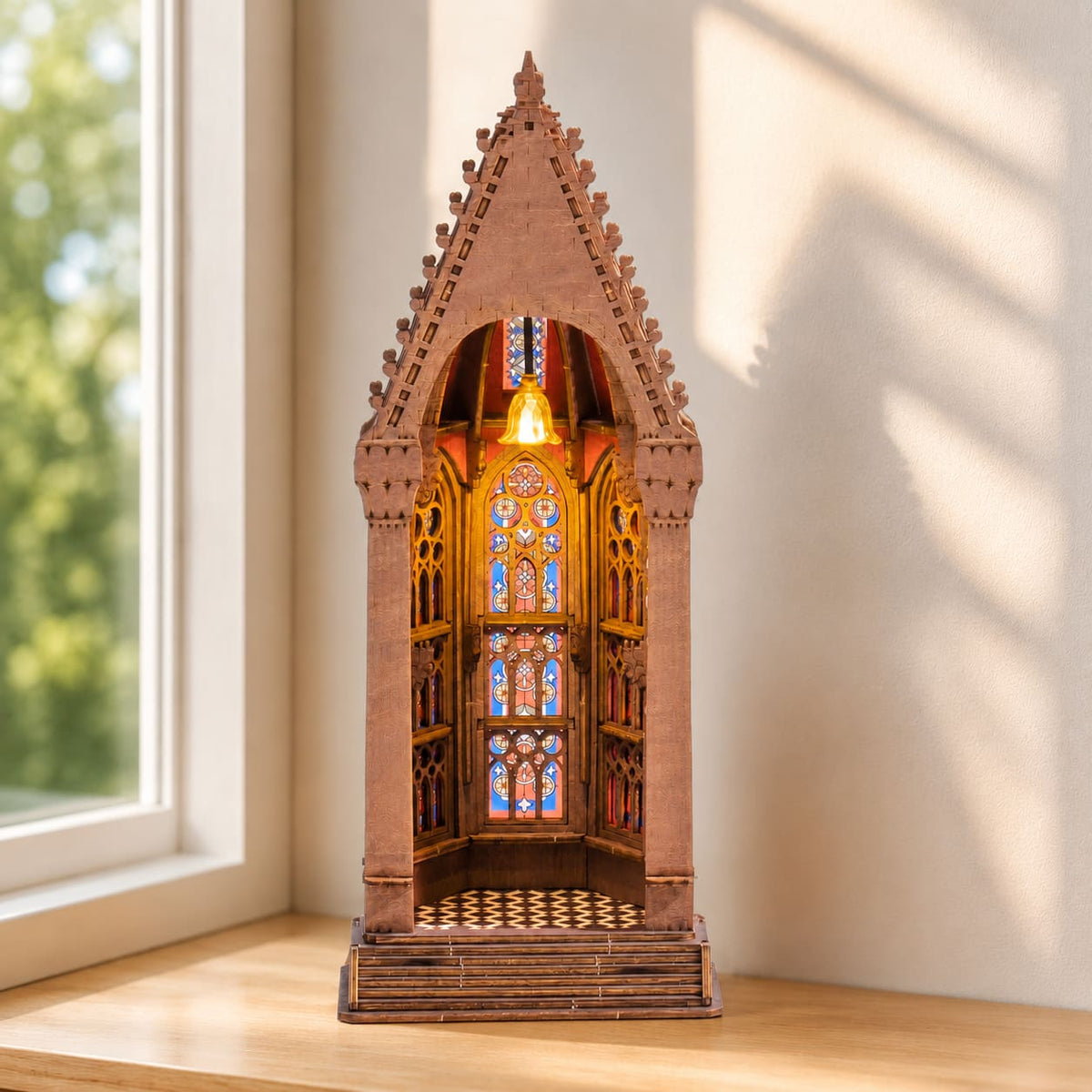 Chapelle des Vitraux Géométriques - La Maquette en Bois®