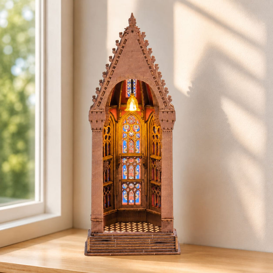Chapelle des Vitraux Géométriques - La Maquette en Bois®