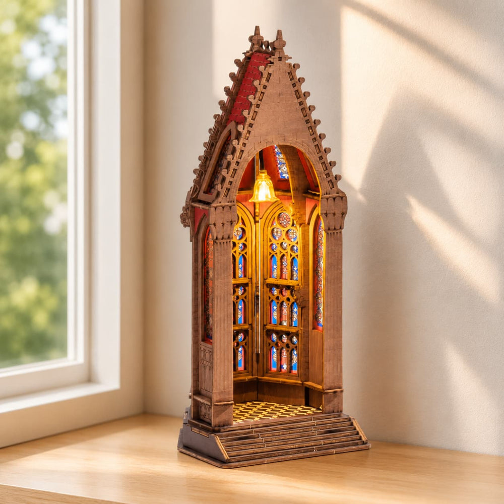 Chapelle des Vitraux Géométriques - La Maquette en Bois®